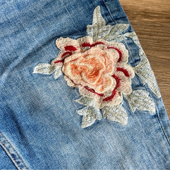 Zara Woman Premium Denim Floral Embroidered Jeans – Size 6 - Picture 7 of 11